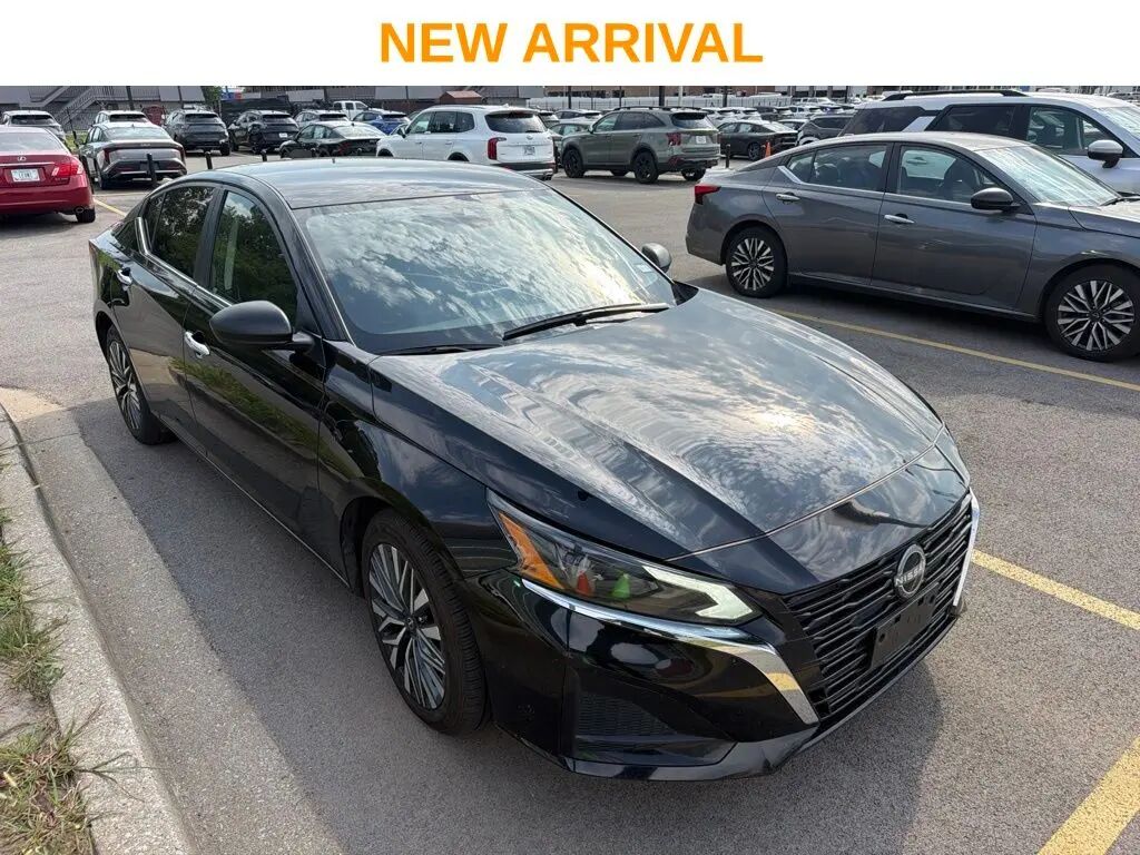 2025 Nissan Altima 2.5 SV — photo 1 of 14