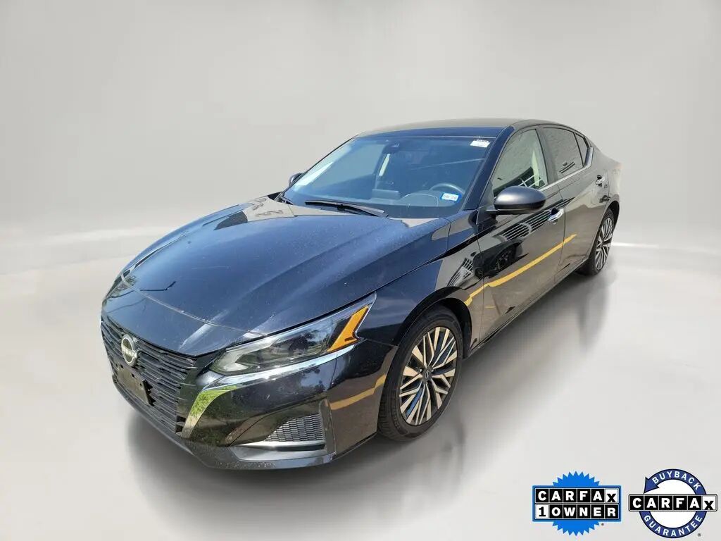 2025 Nissan Altima 2.5 SV — photo 1 of 12