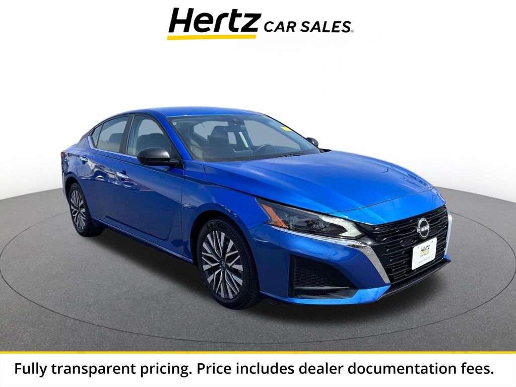 2025 Nissan Altima SV — photo 1 of 13