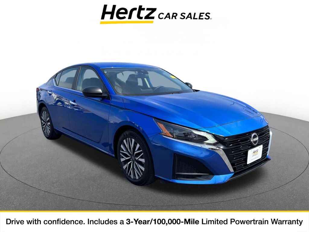 2025 Nissan Altima SV — photo 1 of 11