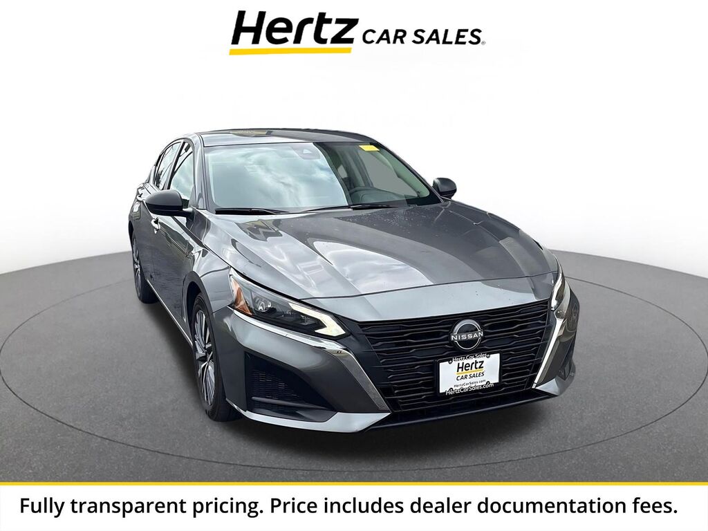 2025 Nissan Altima SV — photo 1 of 13