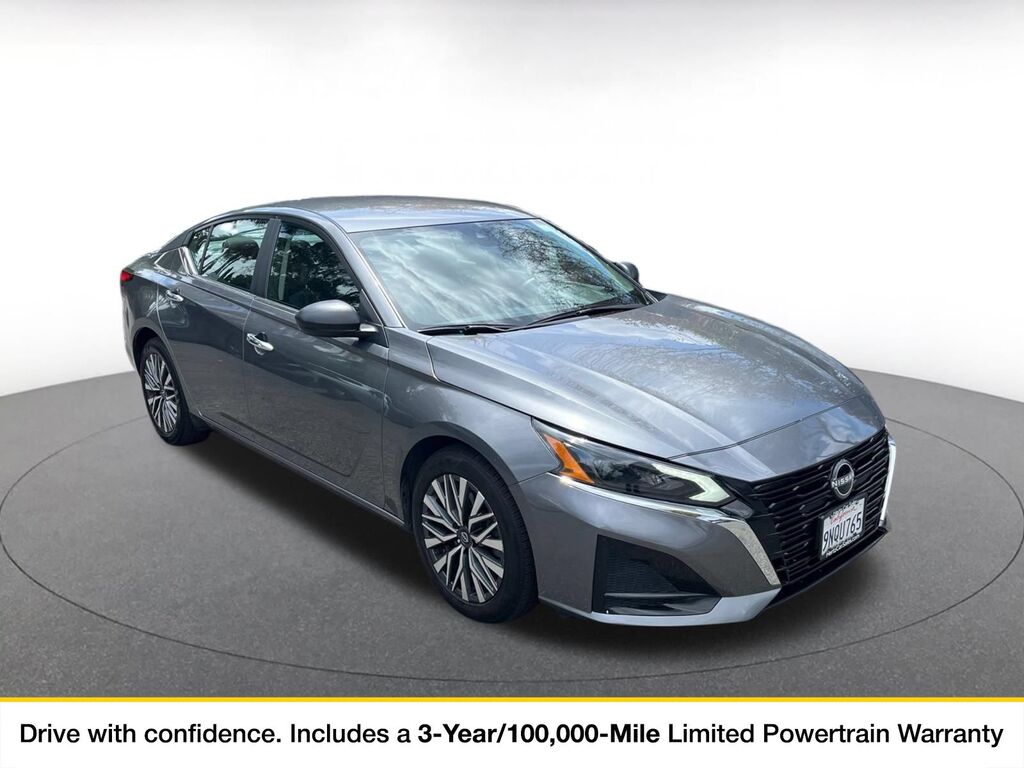 2025 Nissan Altima SV — photo 1 of 11