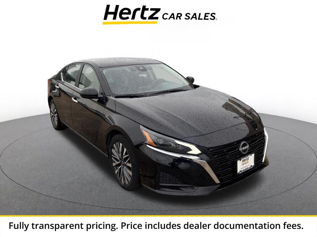 2025 Nissan Altima SV — photo 1 of 13