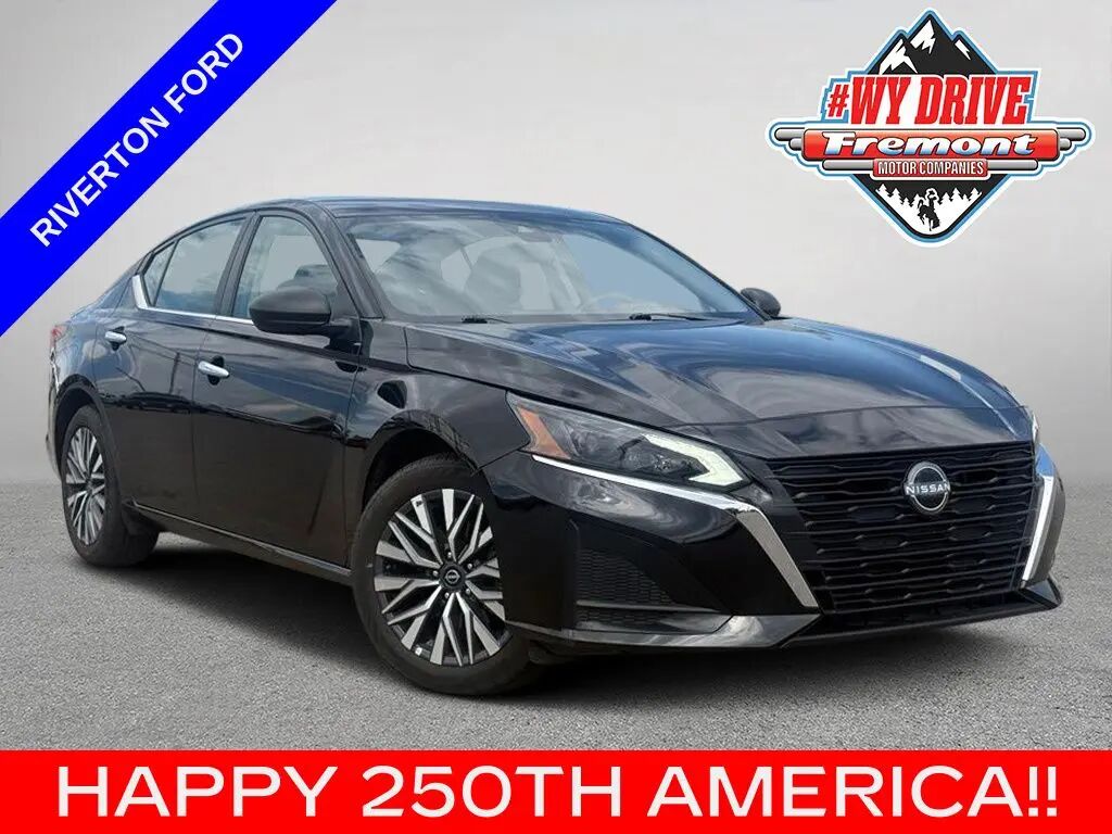 2025 Nissan Altima 2.5 SV — photo 1 of 15