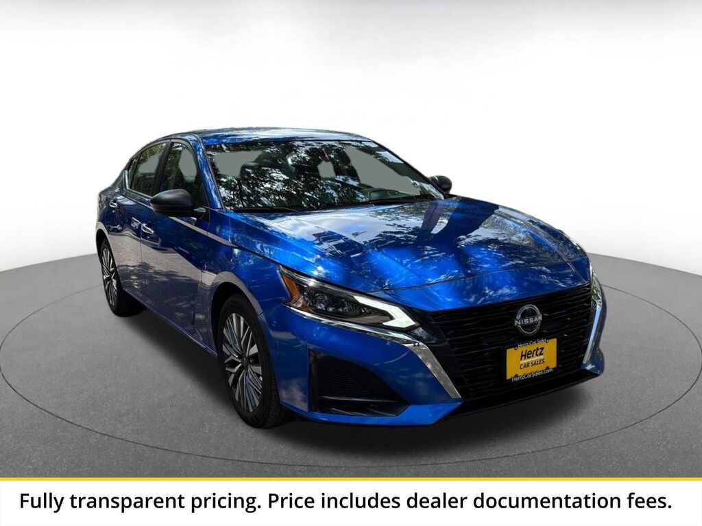 2025 Nissan Altima SV — photo 1 of 13