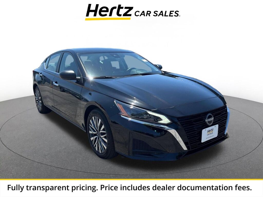 2025 Nissan Altima SV — photo 1 of 13