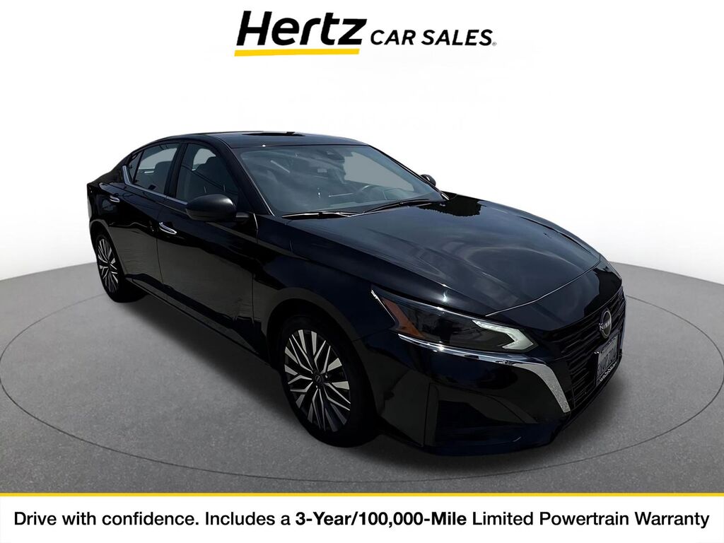 2025 Nissan Altima SV — photo 1 of 11
