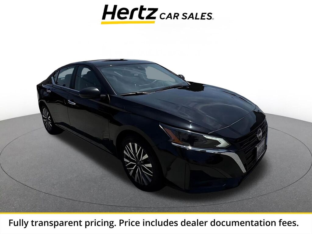 2025 Nissan Altima SV — photo 1 of 13
