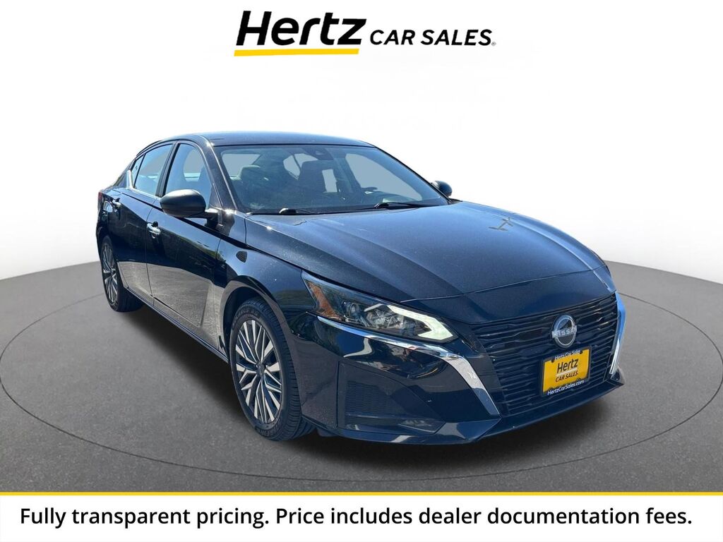 2025 Nissan Altima SV — photo 1 of 13