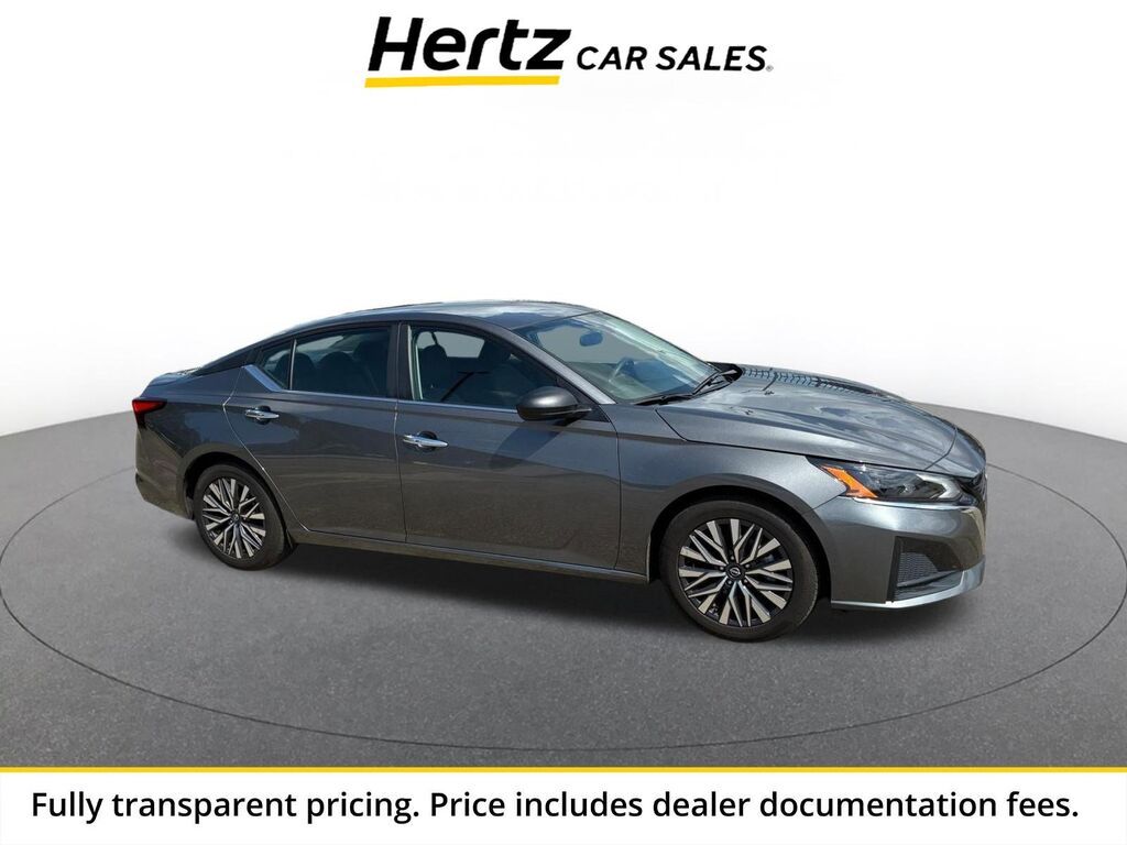 2025 Nissan Altima SV — photo 1 of 13