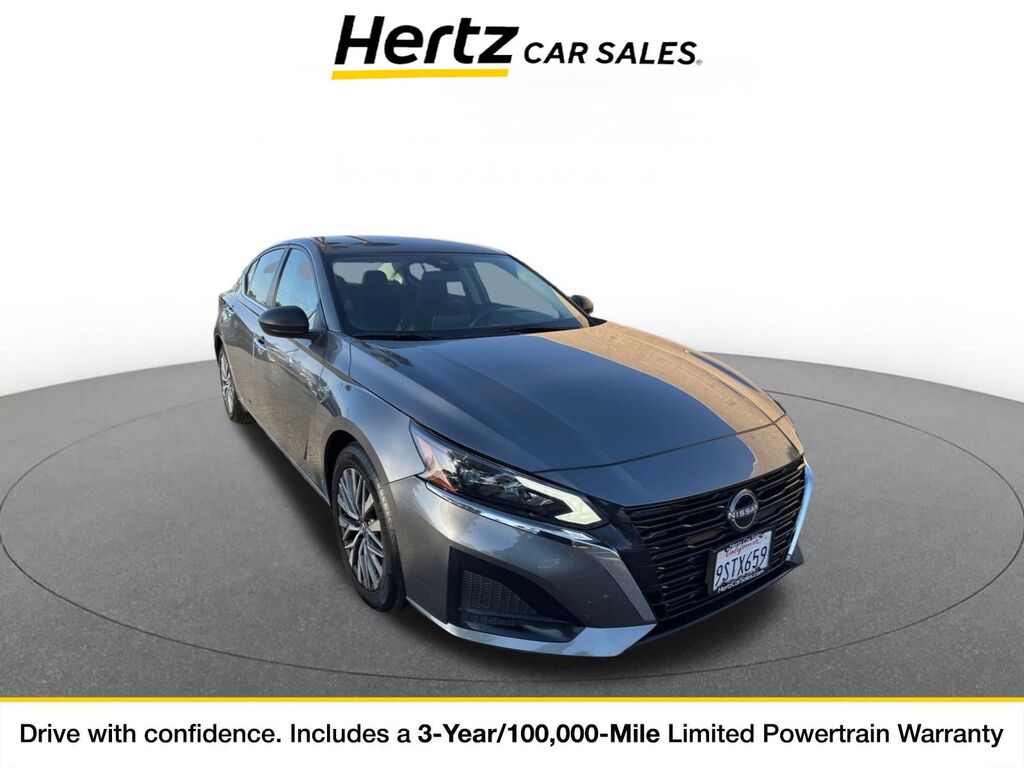 2025 Nissan Altima SV — photo 1 of 11