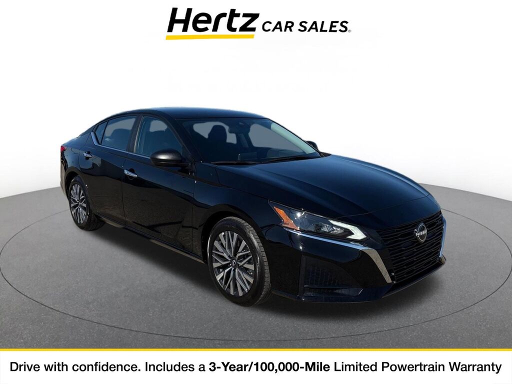 2025 Nissan Altima SV — photo 1 of 11