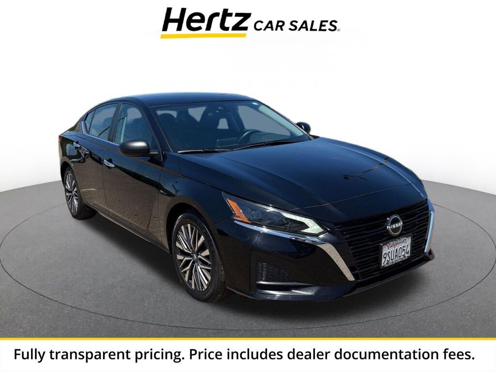 2025 Nissan Altima SV — photo 1 of 13