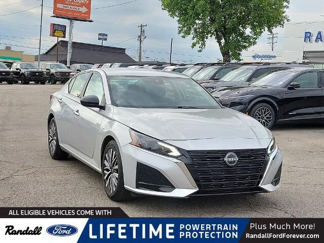 2025 Nissan Altima 2.5 SV — photo 1 of 13