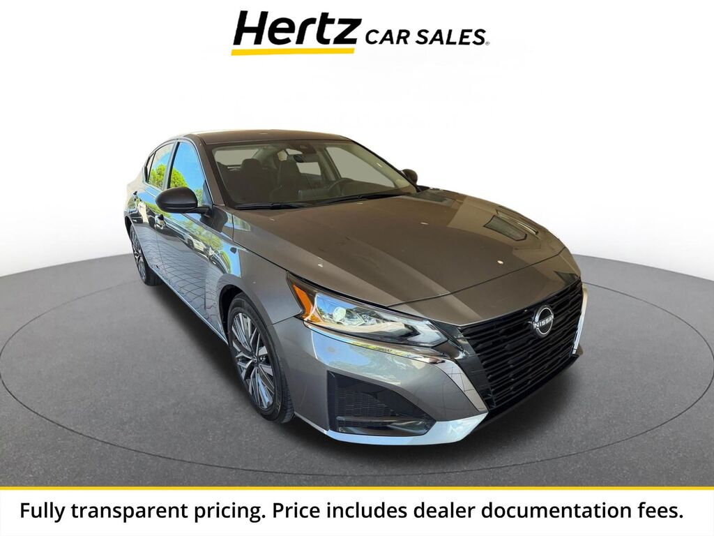 2025 Nissan Altima SV — photo 1 of 13