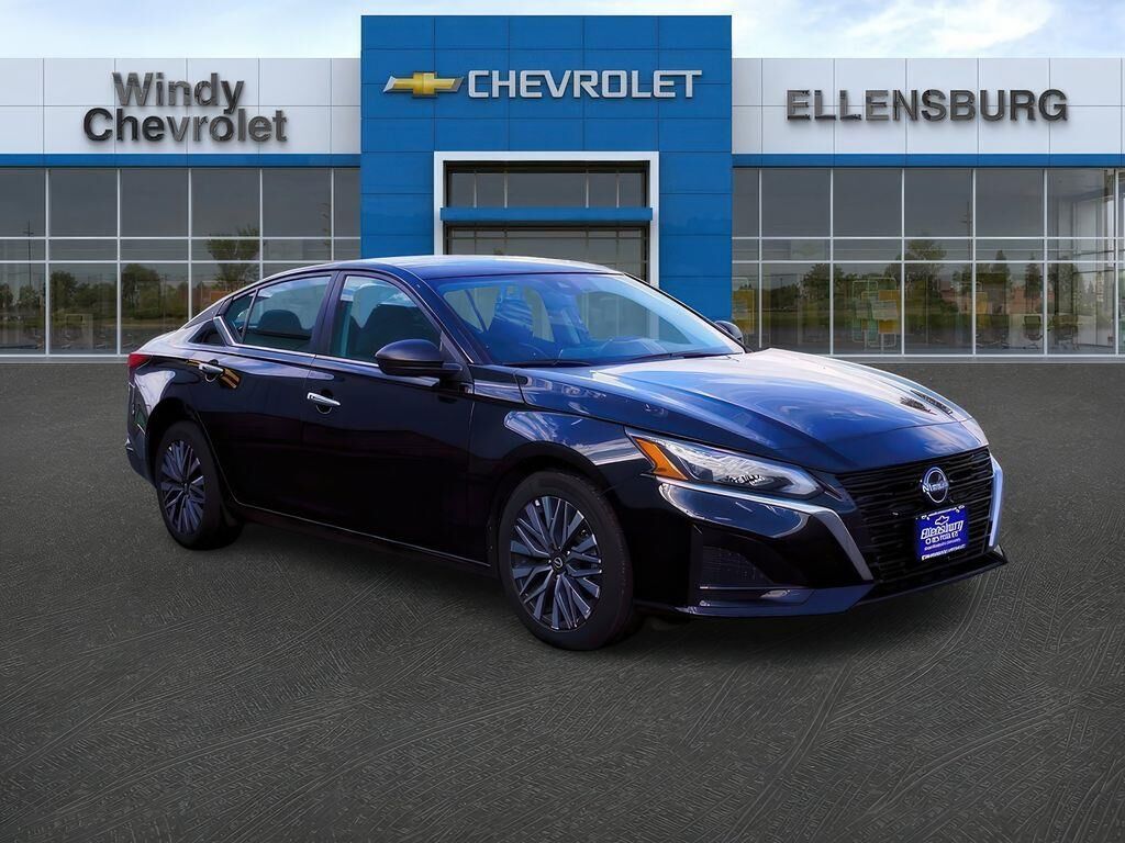 2025 Nissan Altima 2.5 SV — photo 1 of 48