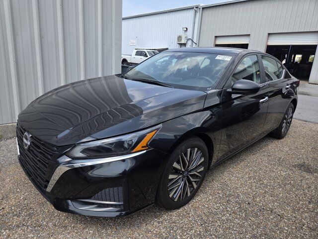 2025 Nissan Altima SV — photo 1 of 25
