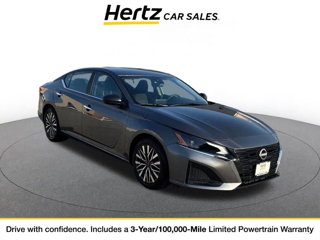 2025 Nissan Altima SV — photo 1 of 11