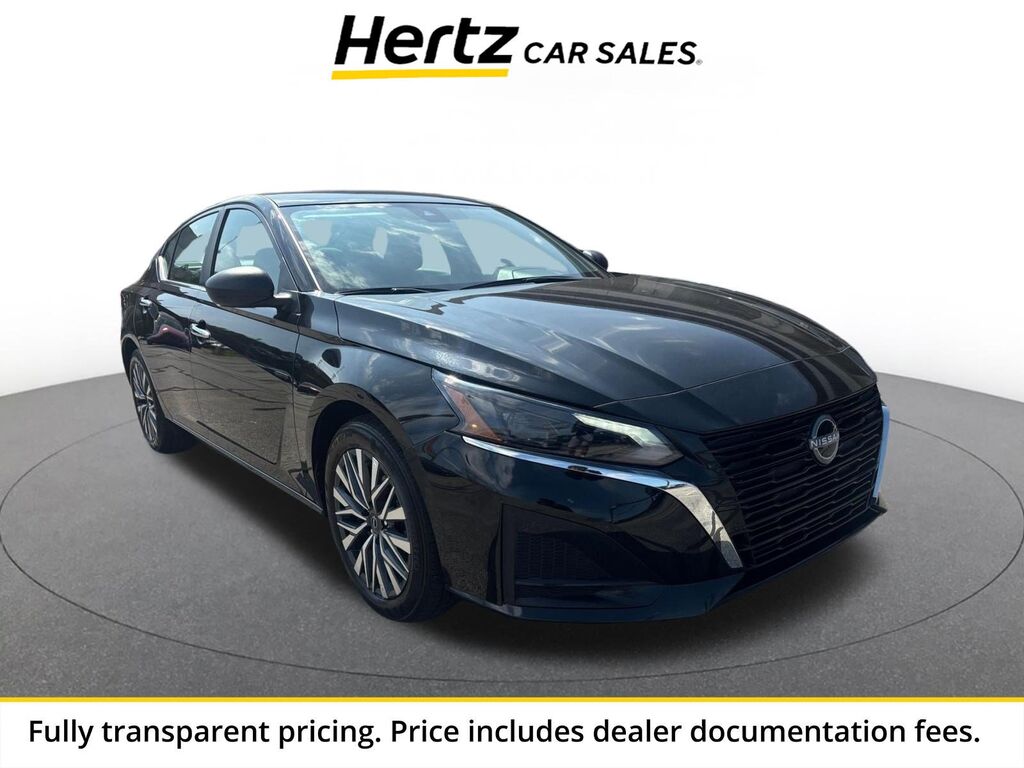 2025 Nissan Altima SV — photo 1 of 14