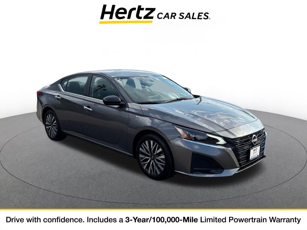 2025 Nissan Altima SV — photo 1 of 11
