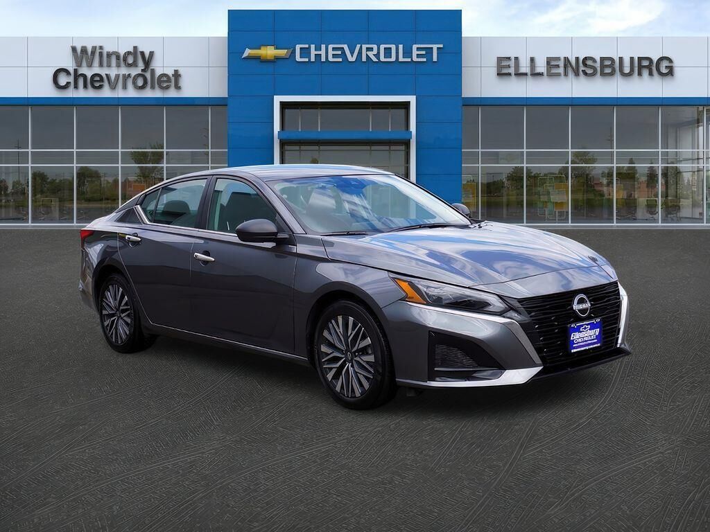 2025 Nissan Altima 2.5 SV — photo 1 of 13