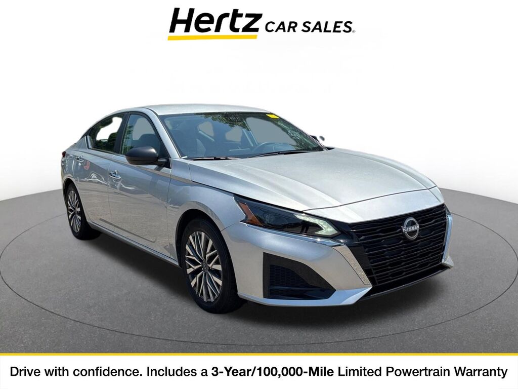2025 Nissan Altima SV — photo 1 of 11