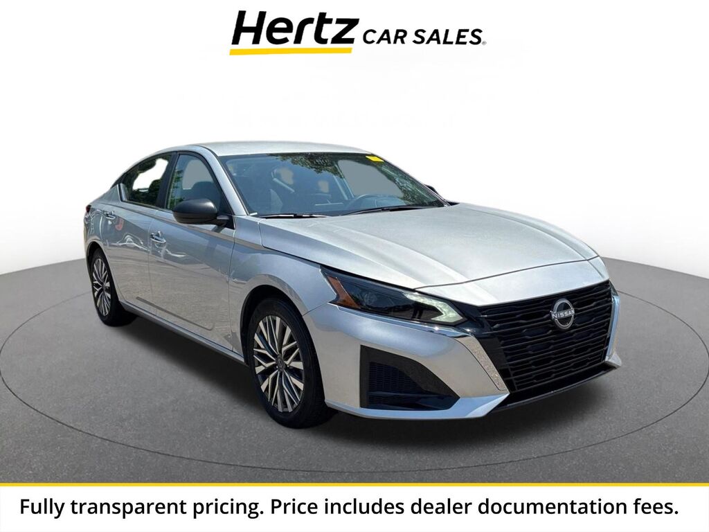 2025 Nissan Altima SV — photo 1 of 13