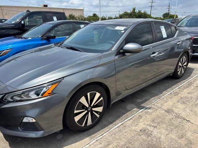 2021 Nissan Altima 2.5 SV — photo 1 of 1
