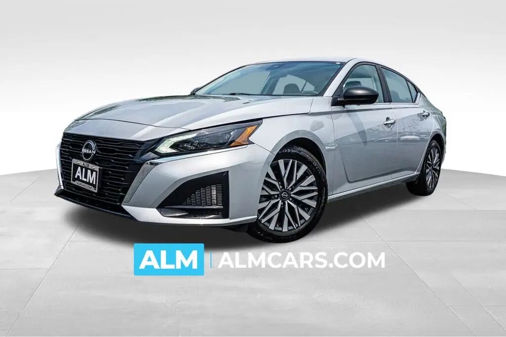 2024 Nissan Altima 2.5 SV — photo 1 of 21