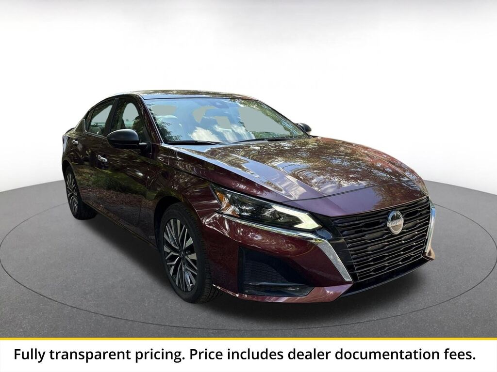 2025 Nissan Altima SV — photo 1 of 14