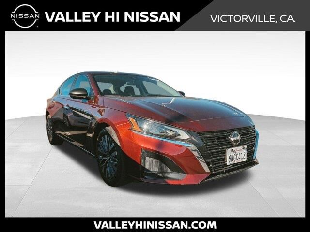 2025 Nissan Altima 2.5 SV — photo 1 of 28