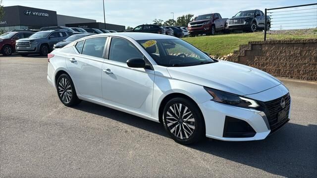 2025 Nissan Altima 2.5 SV — photo 1 of 15