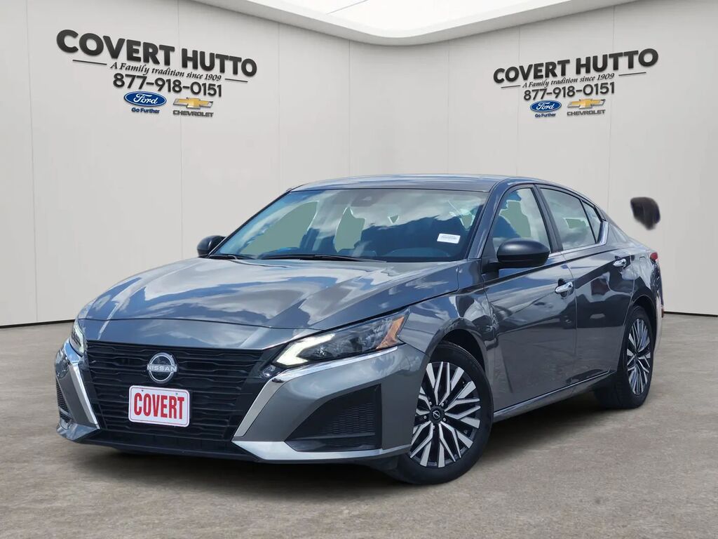 2025 Nissan Altima 2.5 SV — photo 1 of 13