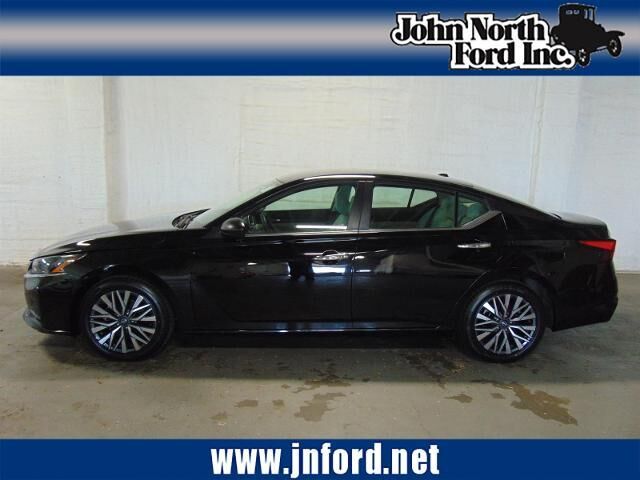2025 Nissan Altima 2.5 SV — photo 1 of 26