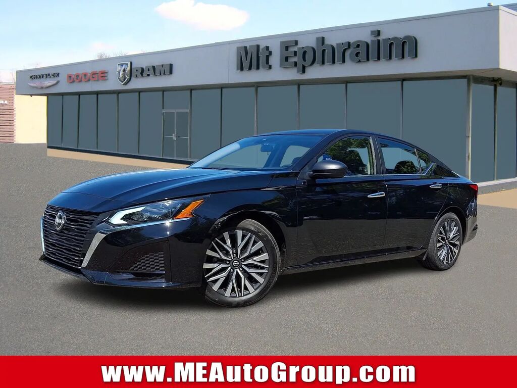 2025 Nissan Altima 2.5 SV — photo 1 of 13