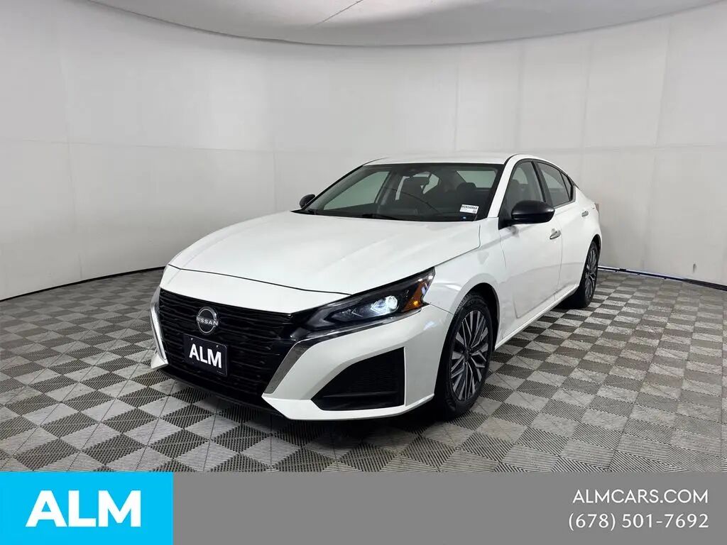 2025 Nissan Altima 2.5 SV — photo 1 of 10