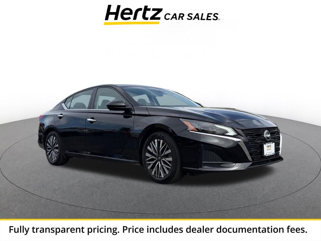 2025 Nissan Altima SV — photo 1 of 13