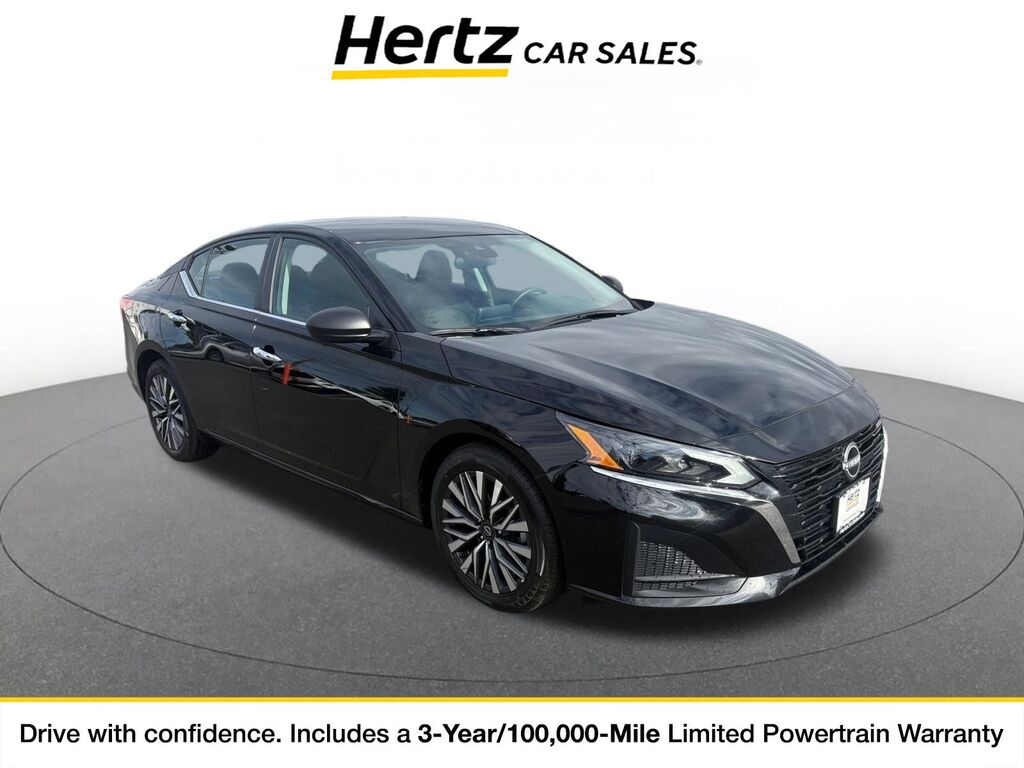 2025 Nissan Altima SV — photo 1 of 11