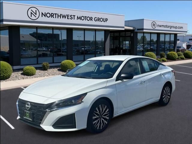 2025 Nissan Altima 2.5 SV — photo 1 of 78