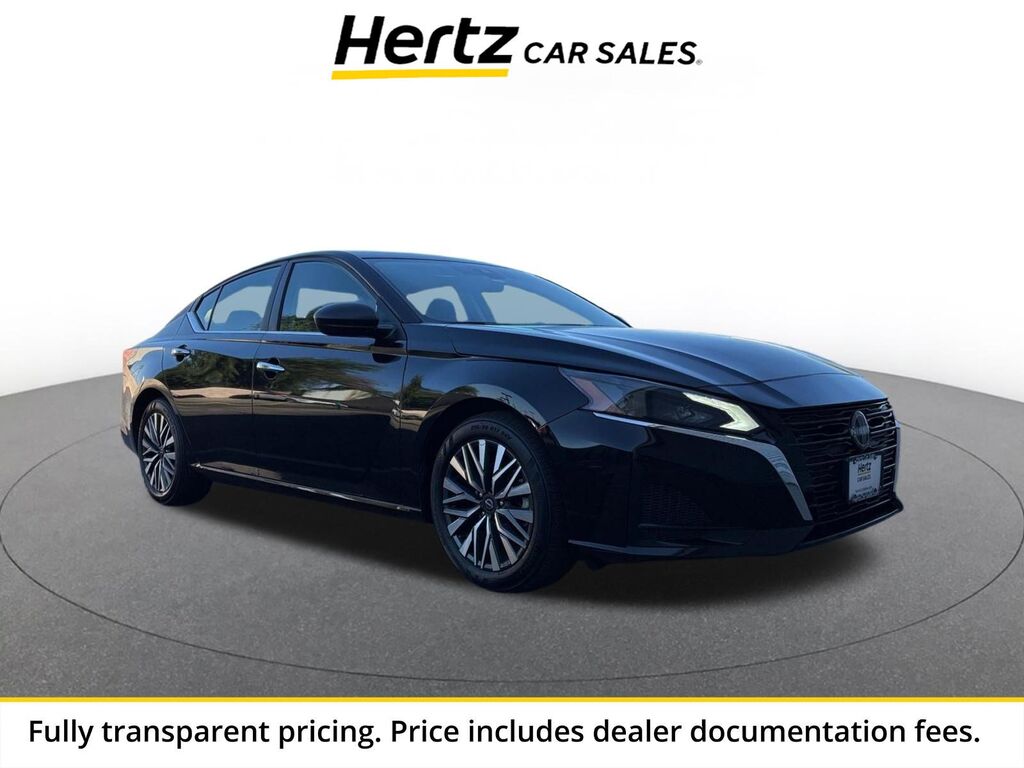 2025 Nissan Altima SV — photo 1 of 13