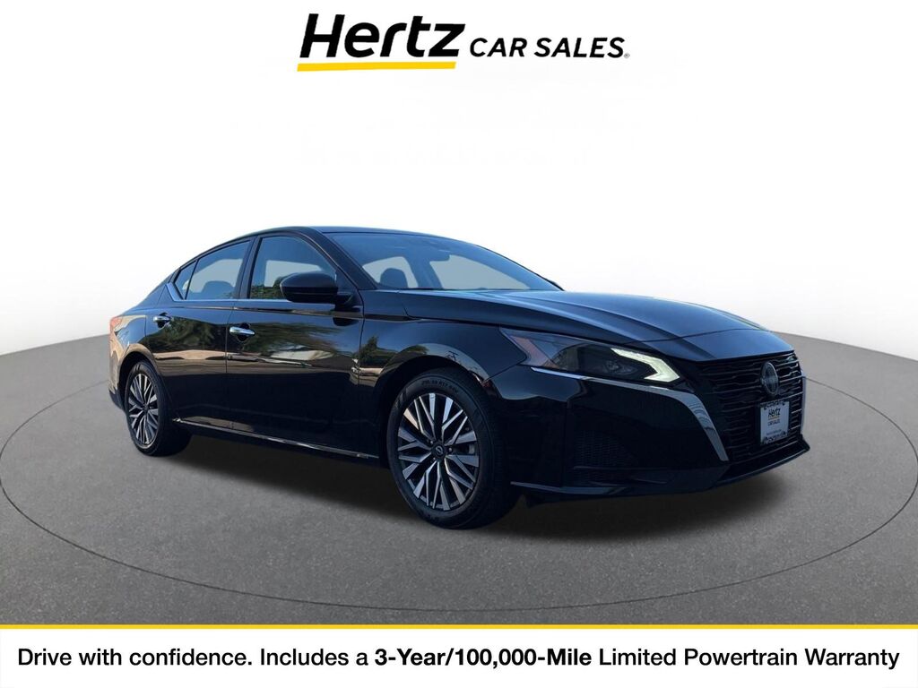 2025 Nissan Altima SV — photo 1 of 11