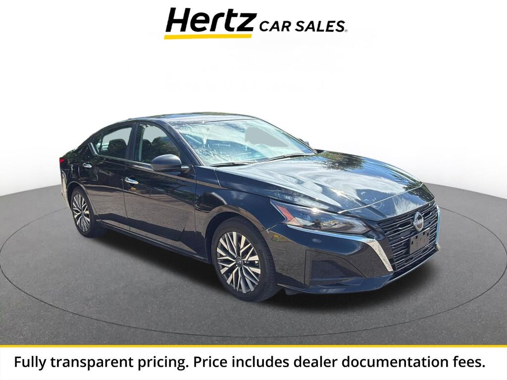 2025 Nissan Altima SV — photo 1 of 13