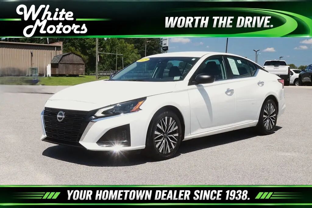 2025 Nissan Altima 2.5 SV — photo 1 of 13