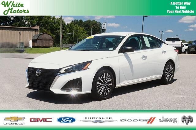 2025 Nissan Altima 2.5 SV — photo 1 of 39