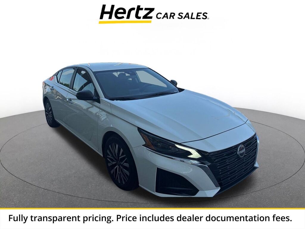2025 Nissan Altima SV — photo 1 of 13