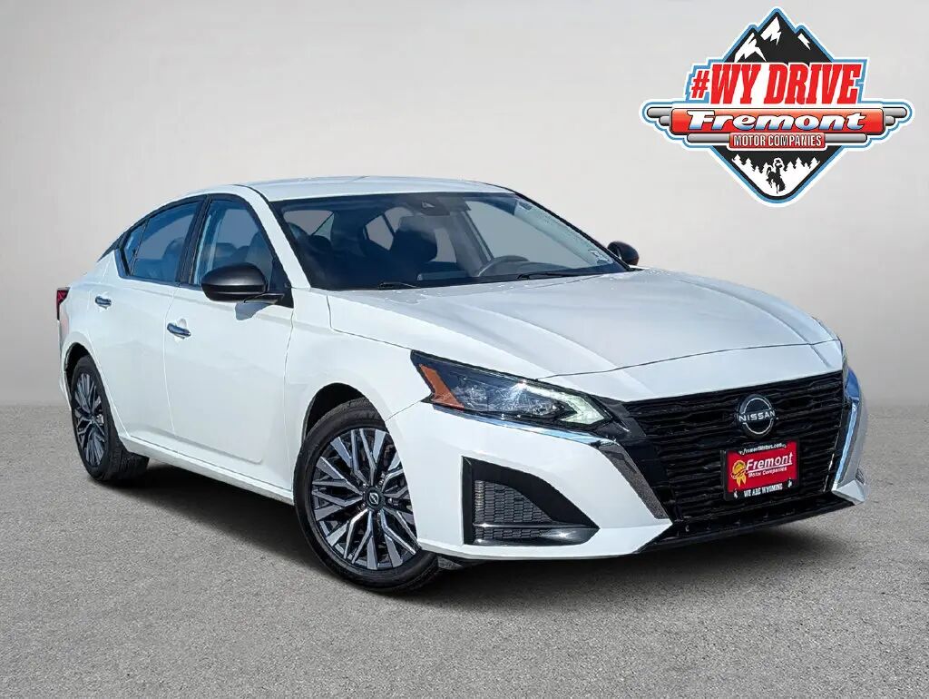 2025 Nissan Altima 2.5 SV — photo 1 of 13