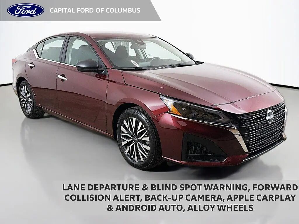 2025 Nissan Altima 2.5 SV — photo 1 of 11
