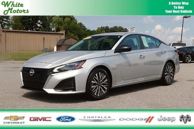 2025 Nissan Altima 2.5 SV — photo 1 of 26
