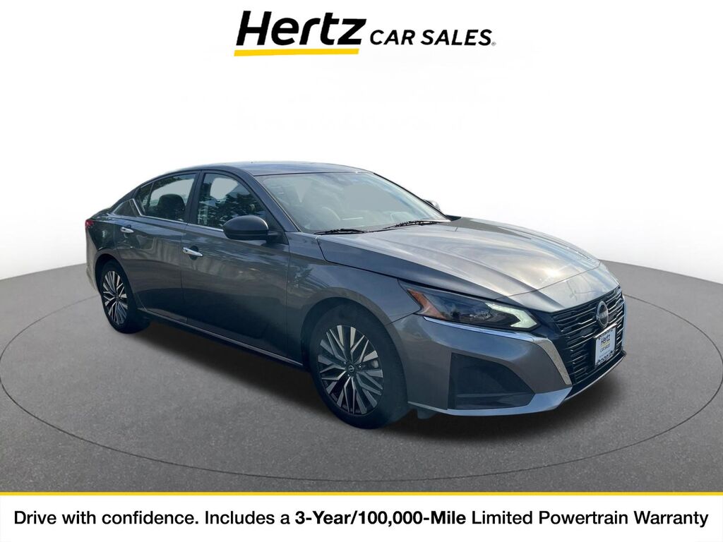 2025 Nissan Altima SV — photo 1 of 11