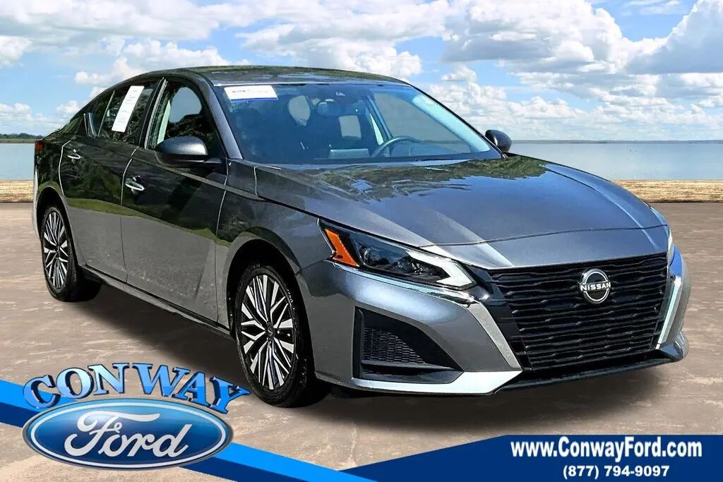 2025 Nissan Altima 2.5 SV — photo 1 of 23